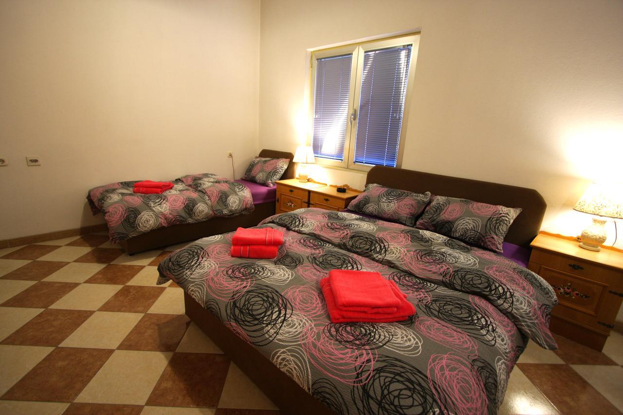 Hostel Topic Banja Luka Bagian luar foto